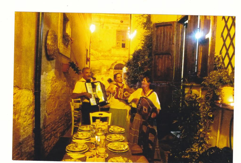 Casa Isabella B&B 罗卡圣乔瓦尼 外观 照片